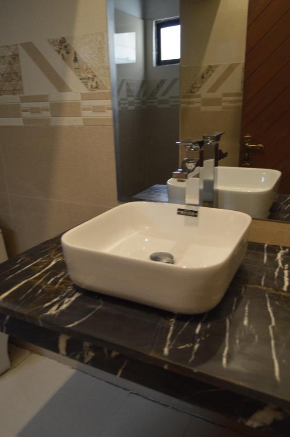 Rose Valet Guest House Islamabad Extérieur photo